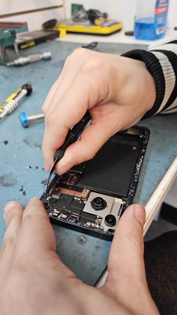 Cell phone repair: replacing internal parts at Techy Doral, Sweetwater FL